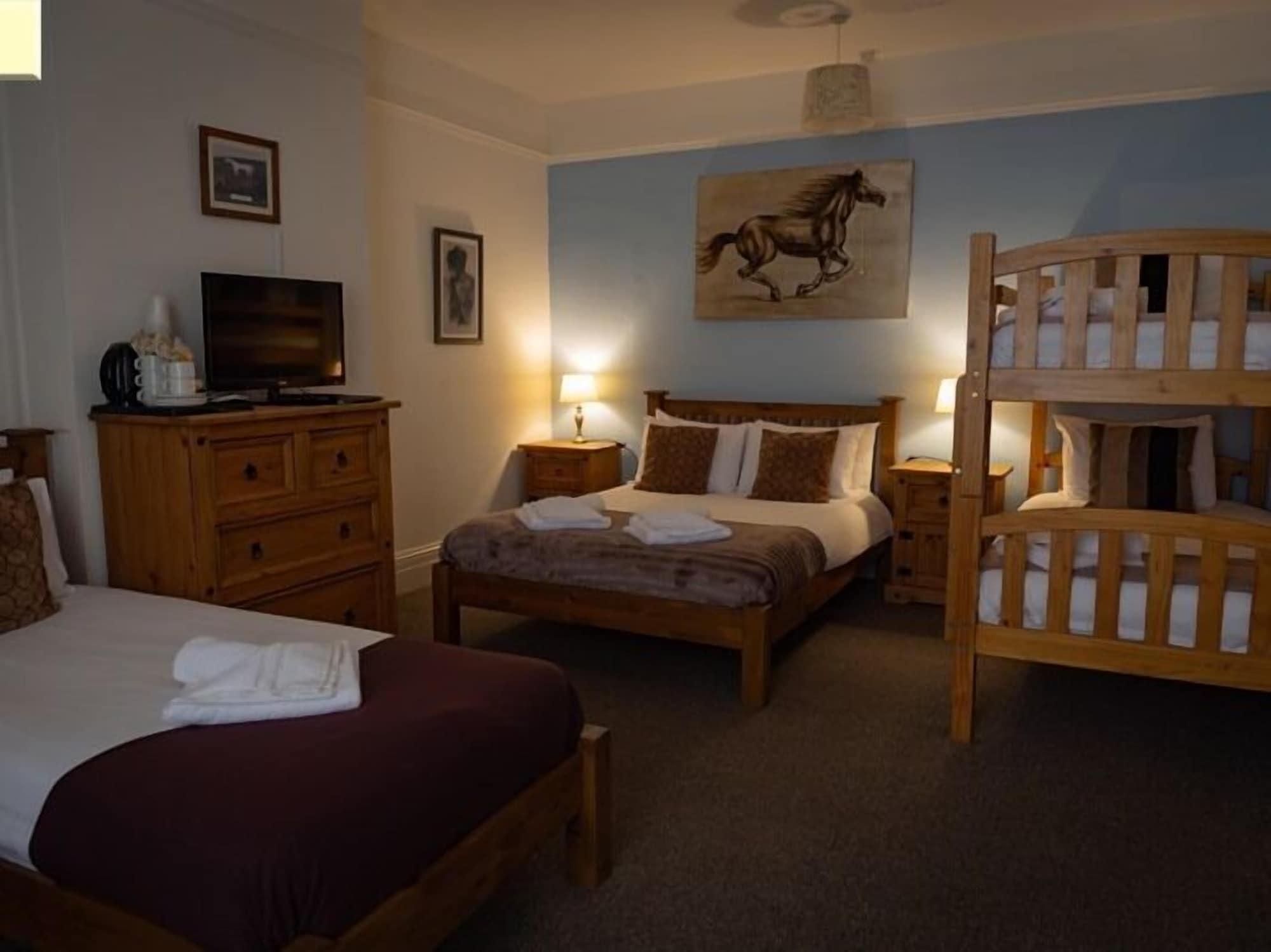 Stonehenge Inn & Shepherd'S Huts Bulford Extérieur photo