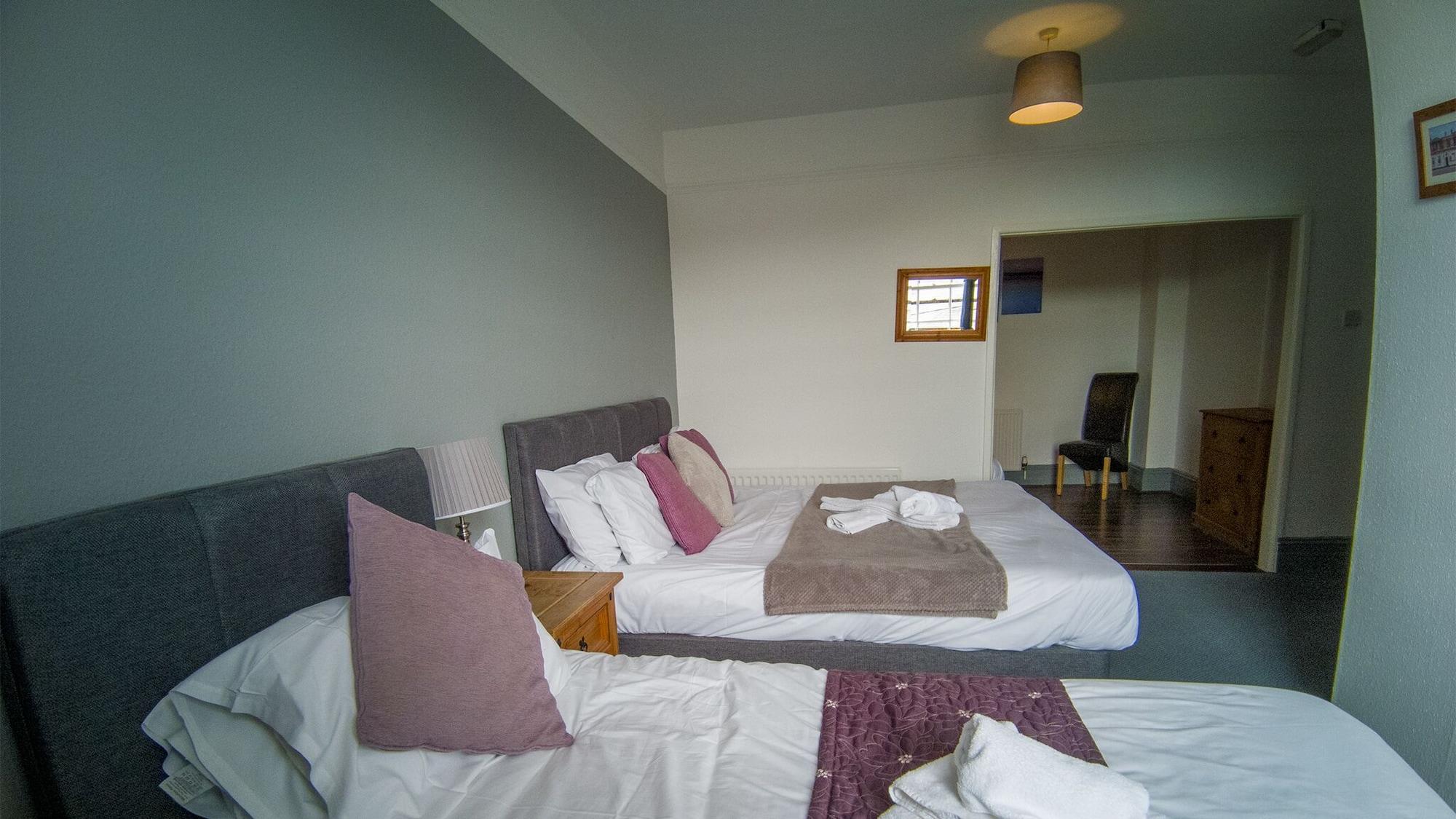 Stonehenge Inn & Shepherd'S Huts Bulford Extérieur photo