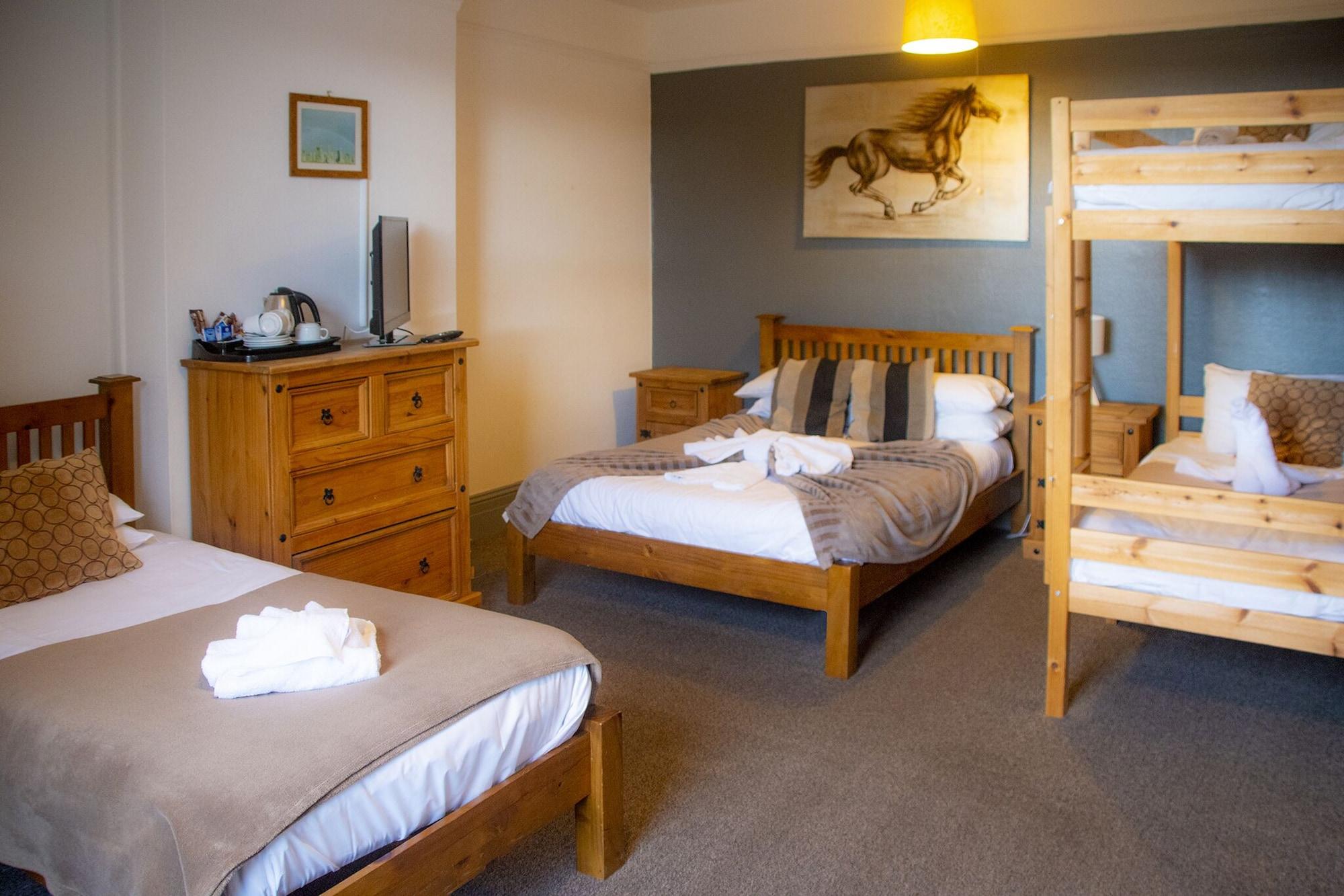 Stonehenge Inn & Shepherd'S Huts Bulford Extérieur photo