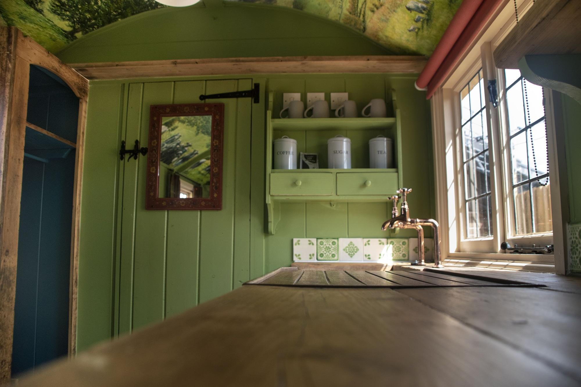 Stonehenge Inn & Shepherd'S Huts Bulford Extérieur photo