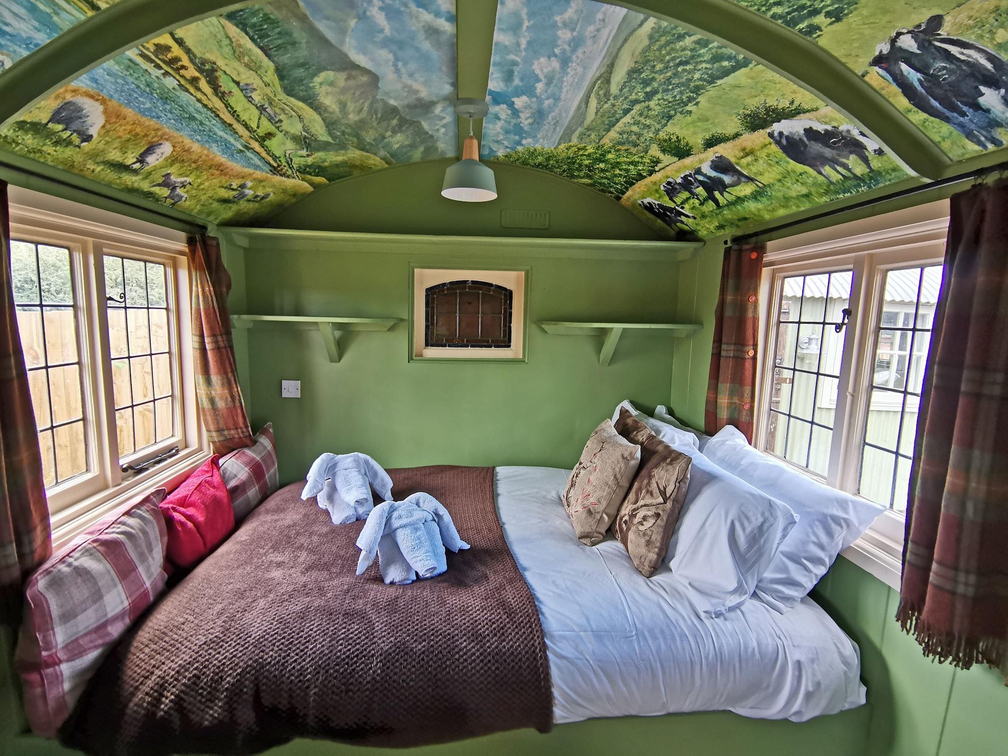 Stonehenge Inn & Shepherd'S Huts Bulford Extérieur photo