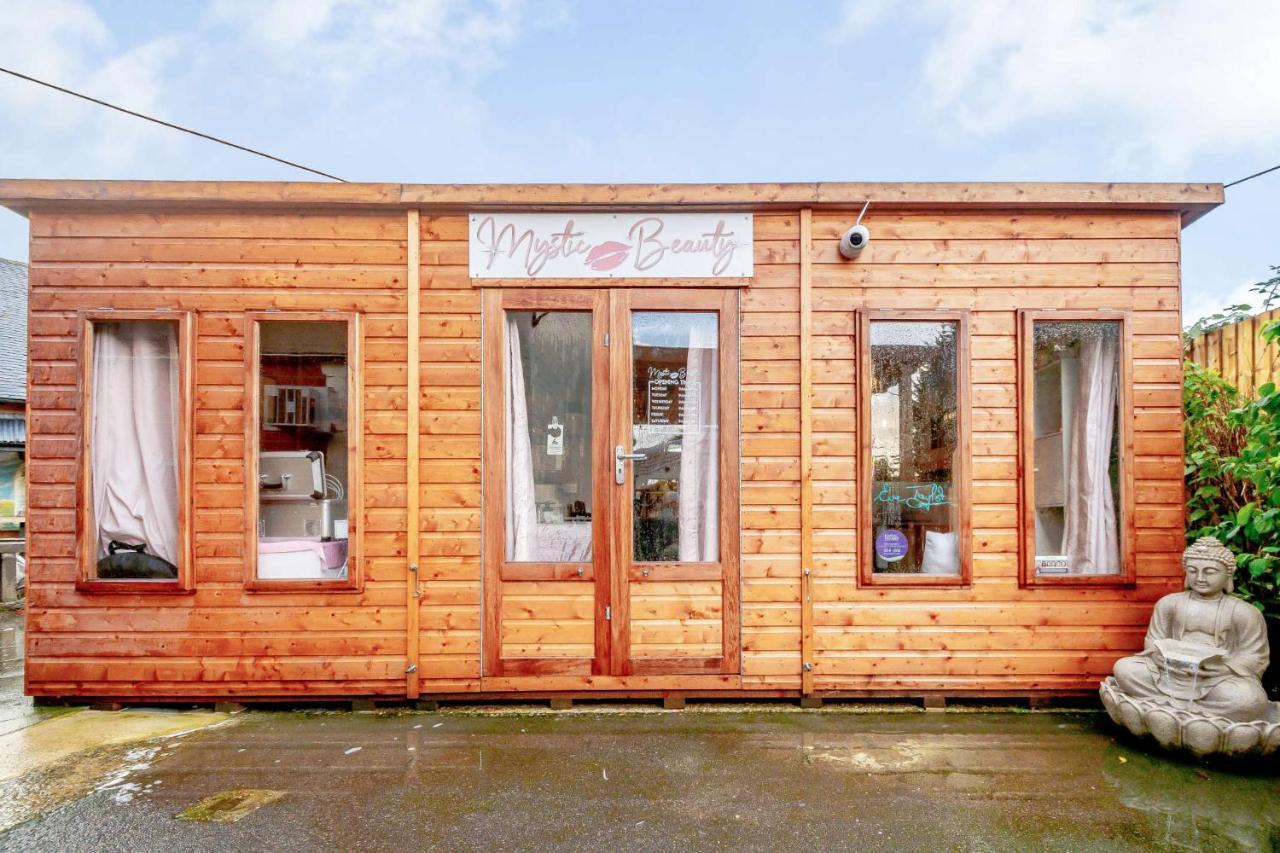 Stonehenge Inn & Shepherd'S Huts Bulford Extérieur photo