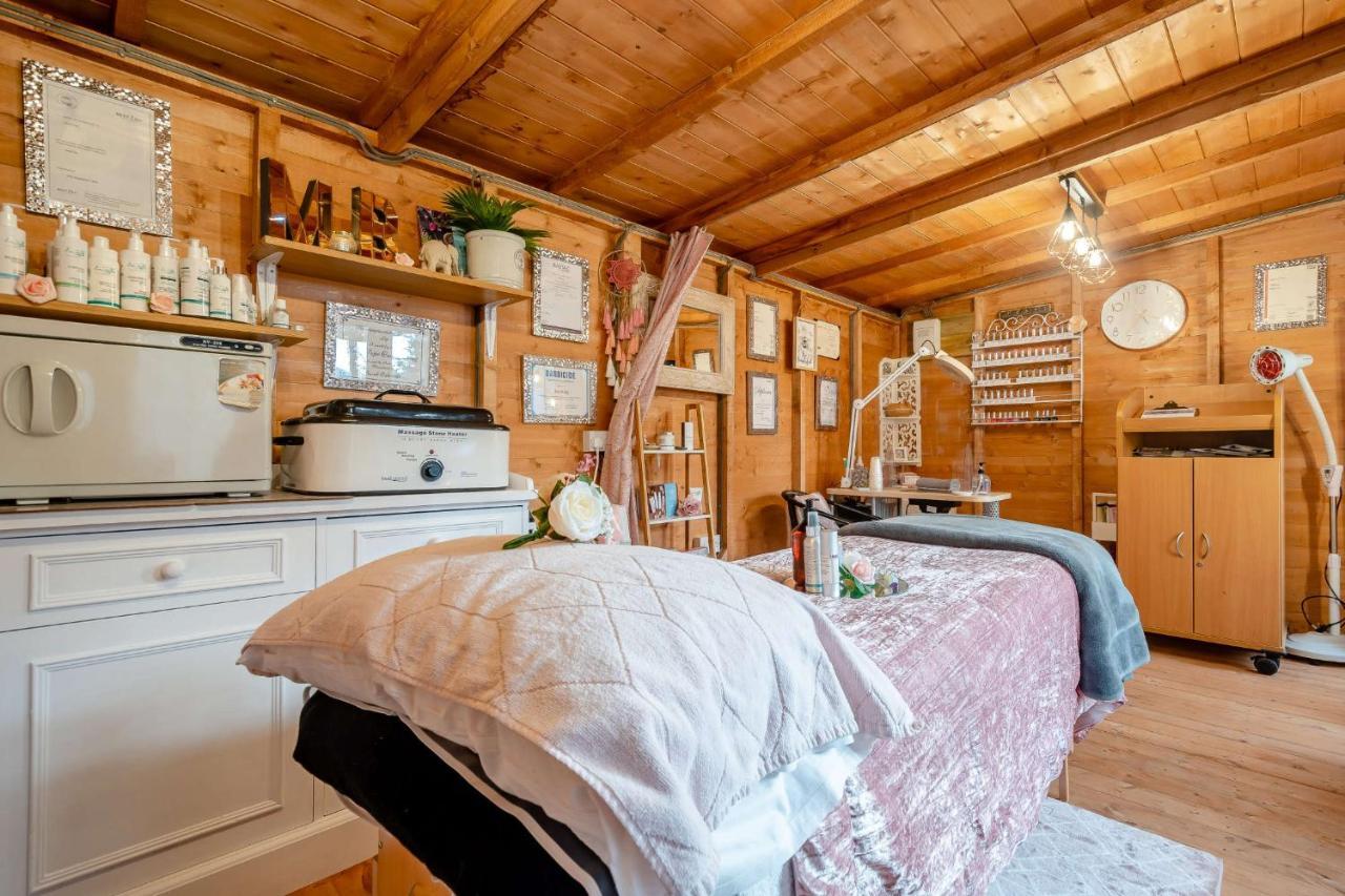 Stonehenge Inn & Shepherd'S Huts Bulford Extérieur photo