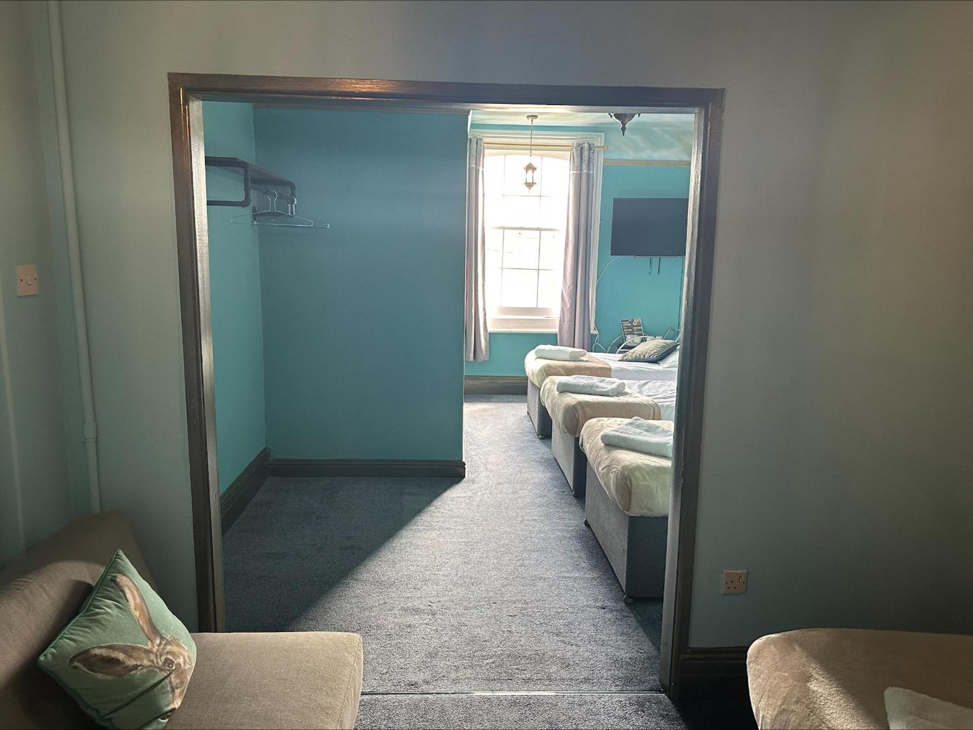 Stonehenge Inn & Shepherd'S Huts Bulford Extérieur photo