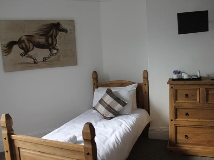 Stonehenge Inn & Shepherd'S Huts Bulford Extérieur photo